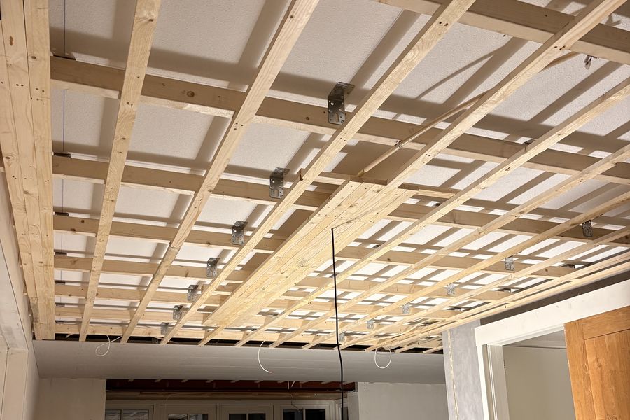 Verlaagd plafond in constructie